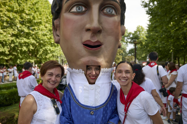 Fotos de la salida de la Comparsa de Gigantes y Cabezudos este 12 de julio de San Fermín 2026