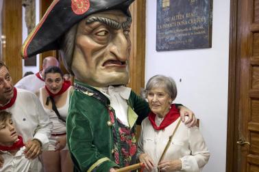 Fotos de la salida de la Comparsa de Gigantes y Cabezudos este 12 de julio de San Fermín 2026