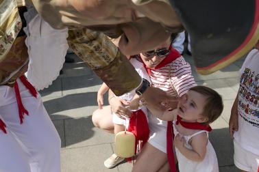 Fotos de la salida de la Comparsa de Gigantes y Cabezudos este 12 de julio de San Fermín 2026