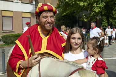 Fotos de la salida de la Comparsa de Gigantes y Cabezudos este 12 de julio de San Fermín 2026