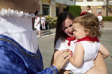 Fotos de la salida de la Comparsa de Gigantes y Cabezudos este 12 de julio de San Fermín 2026