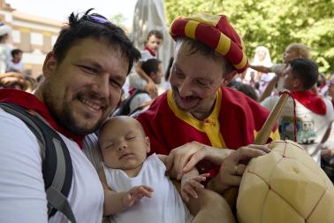 Fotos de la salida de la Comparsa de Gigantes y Cabezudos este 12 de julio de San Fermín 2026
