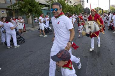 Fotos de la salida de la Comparsa de Gigantes y Cabezudos este 12 de julio de San Fermín 2026