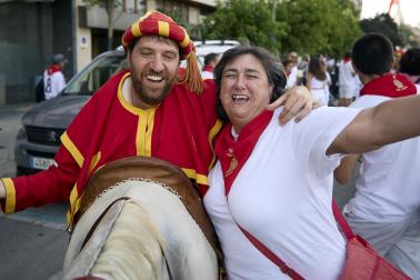 Fotos de la salida de la Comparsa de Gigantes y Cabezudos este 12 de julio de San Fermín 2026