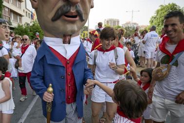 Fotos de la salida de la Comparsa de Gigantes y Cabezudos este 12 de julio de San Fermín 2026
