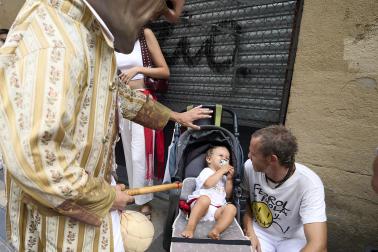 Fotos de la salida de la Comparsa de Gigantes y Cabezudos este 12 de julio de San Fermín 2026