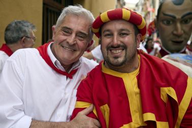 Fotos de la salida de la Comparsa de Gigantes y Cabezudos este 12 de julio de San Fermín 2026