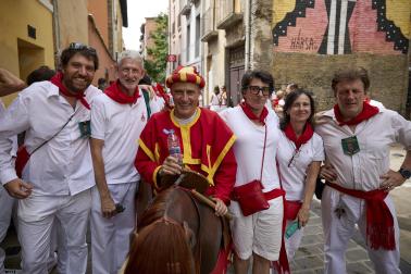 Fotos de la salida de la Comparsa de Gigantes y Cabezudos este 12 de julio de San Fermín 2026