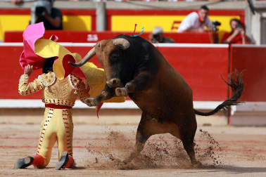 Los diestros Jiménez Fortes, Fernando Adrián y Samuel Navalón se enfrentaron a los astados de La Palmosilla en la sexta corrida de la Feria del Toro 2026