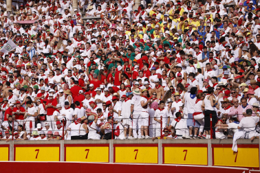 Los diestros Jiménez Fortes, Fernando Adrián y Samuel Navalón se enfrentaron a los astados de La Palmosilla en la sexta corrida de la Feria del Toro 2026