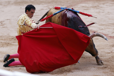 Los diestros Jiménez Fortes, Fernando Adrián y Samuel Navalón se enfrentaron a los astados de La Palmosilla en la sexta corrida de la Feria del Toro 2026