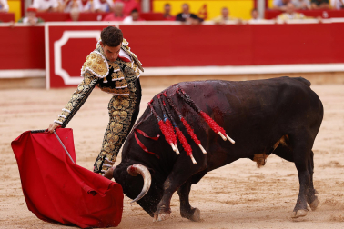 Los diestros Jiménez Fortes, Fernando Adrián y Samuel Navalón se enfrentaron a los astados de La Palmosilla en la sexta corrida de la Feria del Toro 2026
