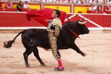Los diestros Jiménez Fortes, Fernando Adrián y Samuel Navalón se enfrentaron a los astados de La Palmosilla en la sexta corrida de la Feria del Toro 2026
