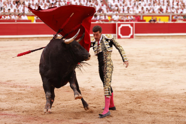Los diestros Jiménez Fortes, Fernando Adrián y Samuel Navalón se enfrentaron a los astados de La Palmosilla en la sexta corrida de la Feria del Toro 2026