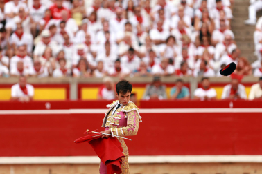 Los diestros Jiménez Fortes, Fernando Adrián y Samuel Navalón se enfrentaron a los astados de La Palmosilla en la sexta corrida de la Feria del Toro 2026