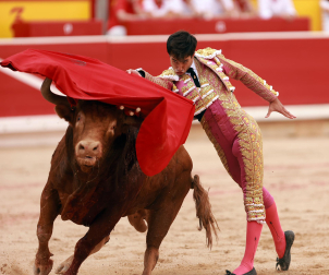 Los diestros Jiménez Fortes, Fernando Adrián y Samuel Navalón se enfrentaron a los astados de La Palmosilla en la sexta corrida de la Feria del Toro 2026