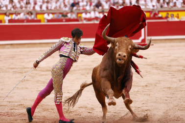 Los diestros Jiménez Fortes, Fernando Adrián y Samuel Navalón se enfrentaron a los astados de La Palmosilla en la sexta corrida de la Feria del Toro 2026
