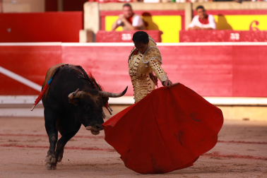 Los diestros Jiménez Fortes, Fernando Adrián y Samuel Navalón se enfrentaron a los astados de La Palmosilla en la sexta corrida de la Feria del Toro 2026