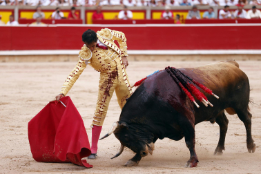Los diestros Jiménez Fortes, Fernando Adrián y Samuel Navalón se enfrentaron a los astados de La Palmosilla en la sexta corrida de la Feria del Toro 2026