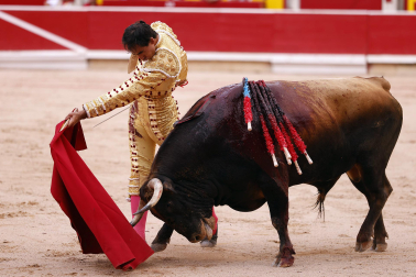 Los diestros Jiménez Fortes, Fernando Adrián y Samuel Navalón se enfrentaron a los astados de La Palmosilla en la sexta corrida de la Feria del Toro 2026