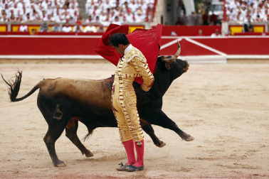 Los diestros Jiménez Fortes, Fernando Adrián y Samuel Navalón se enfrentaron a los astados de La Palmosilla en la sexta corrida de la Feria del Toro 2026