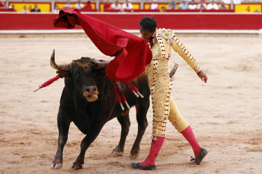 Los diestros Jiménez Fortes, Fernando Adrián y Samuel Navalón se enfrentaron a los astados de La Palmosilla en la sexta corrida de la Feria del Toro 2026