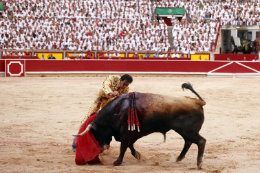 Los diestros Jiménez Fortes, Fernando Adrián y Samuel Navalón se enfrentaron a los astados de La Palmosilla en la sexta corrida de la Feria del Toro 2026