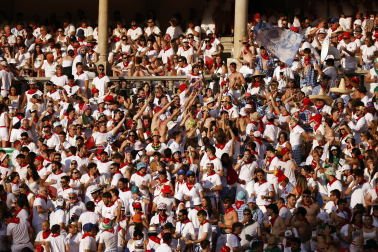 Los diestros Jiménez Fortes, Fernando Adrián y Samuel Navalón se enfrentaron a los astados de La Palmosilla en la sexta corrida de la Feria del Toro 2026