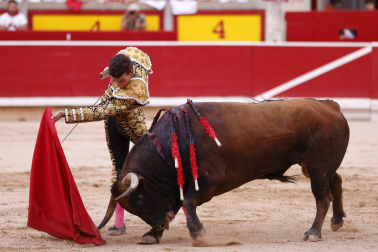 Los diestros Jiménez Fortes, Fernando Adrián y Samuel Navalón se enfrentaron a los astados de La Palmosilla en la sexta corrida de la Feria del Toro 2026