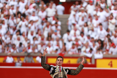 Los diestros Jiménez Fortes, Fernando Adrián y Samuel Navalón se enfrentaron a los astados de La Palmosilla en la sexta corrida de la Feria del Toro 2026