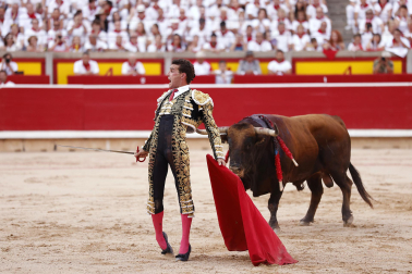 Los diestros Jiménez Fortes, Fernando Adrián y Samuel Navalón se enfrentaron a los astados de La Palmosilla en la sexta corrida de la Feria del Toro 2026