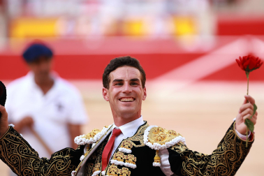 Los diestros Jiménez Fortes, Fernando Adrián y Samuel Navalón se enfrentaron a los astados de La Palmosilla en la sexta corrida de la Feria del Toro 2026
