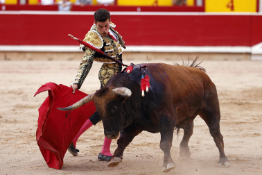 Los diestros Jiménez Fortes, Fernando Adrián y Samuel Navalón se enfrentaron a los astados de La Palmosilla en la sexta corrida de la Feria del Toro 2026