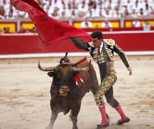 Los diestros Jiménez Fortes, Fernando Adrián y Samuel Navalón se enfrentaron a los astados de La Palmosilla en la sexta corrida de la Feria del Toro 2026