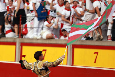 Los diestros Jiménez Fortes, Fernando Adrián y Samuel Navalón se enfrentaron a los astados de La Palmosilla en la sexta corrida de la Feria del Toro 2026