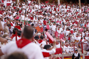 Los diestros Jiménez Fortes, Fernando Adrián y Samuel Navalón se enfrentaron a los astados de La Palmosilla en la sexta corrida de la Feria del Toro 2026