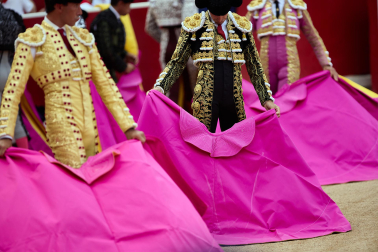 Los diestros Jiménez Fortes, Fernando Adrián y Samuel Navalón se enfrentaron a los astados de La Palmosilla en la sexta corrida de la Feria del Toro 2026