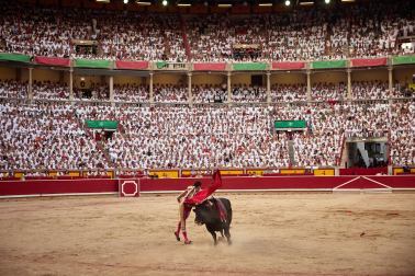 Los diestros Jiménez Fortes, Fernando Adrián y Samuel Navalón se enfrentaron a los astados de La Palmosilla en la sexta corrida de la Feria del Toro 2026