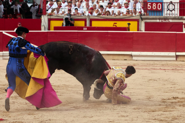 Los diestros Jiménez Fortes, Fernando Adrián y Samuel Navalón se enfrentaron a los astados de La Palmosilla en la sexta corrida de la Feria del Toro 2026