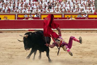 Los diestros Jiménez Fortes, Fernando Adrián y Samuel Navalón se enfrentaron a los astados de La Palmosilla en la sexta corrida de la Feria del Toro 2026