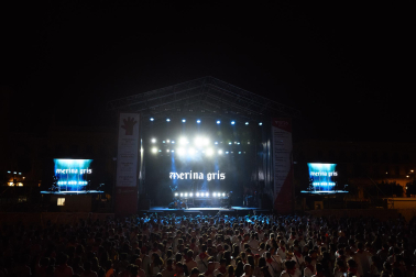 Fotos del concierto de Merina Gris en la plaza del Castillo