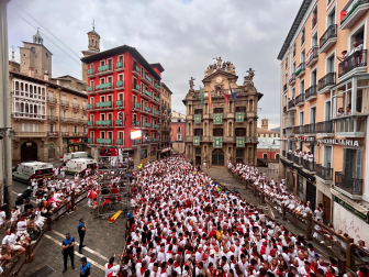 Plaza del Ayuntamiento antes del séptimo encierro.