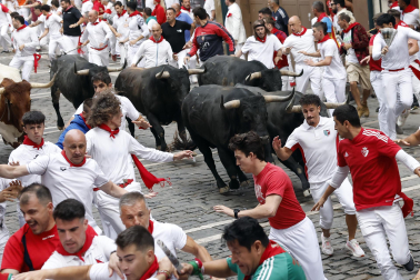 Séptimo encierro de San Fermín con toros de Miura.