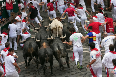 Fotos del séptimo encierro de San Fermín 2026 con toros de Miura.