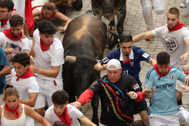 Fotos del séptimo encierro de San Fermín 2026 con toros de Miura.