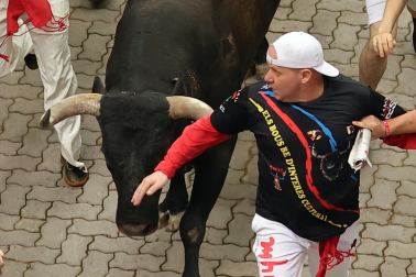 Fotos del séptimo encierro de San Fermín 2026 con toros de Miura.