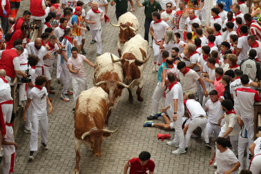 Fotos del séptimo encierro de San Fermín 2026 con toros de Miura.
