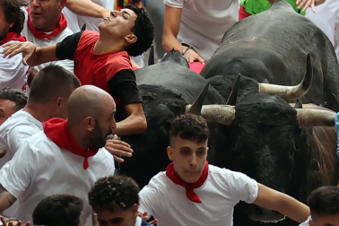 Fotos del séptimo encierro de San Fermín 2026 con toros de Miura.
