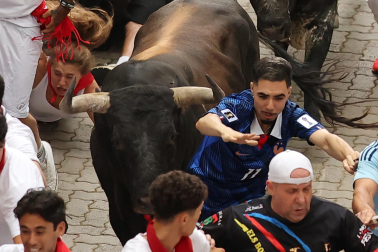 Fotos del séptimo encierro de San Fermín 2026 con toros de Miura.