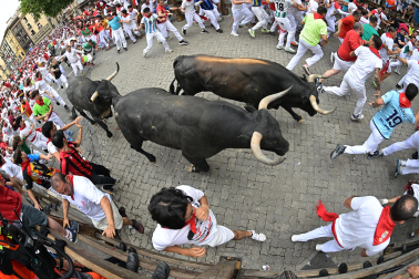 Fotos del séptimo encierro de San Fermín 2026 con toros de Miura.